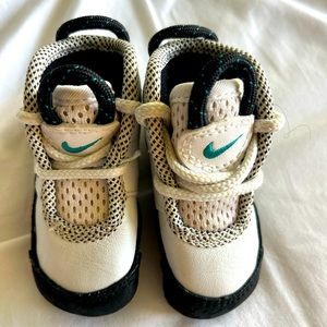 NIKE baby shoes, white, black, teal size 1C preowned